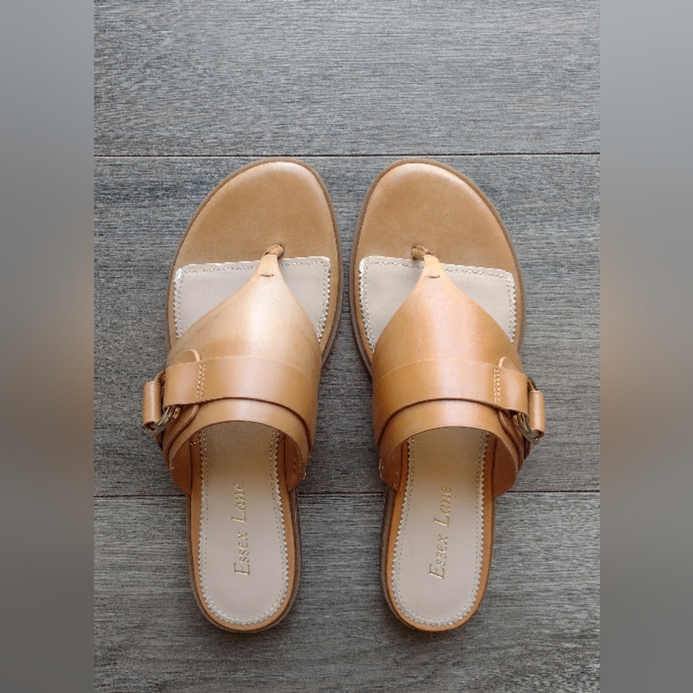 Essex Lane, NIB Women's Size 8.5 Tan Leather Sandals with Classic Design